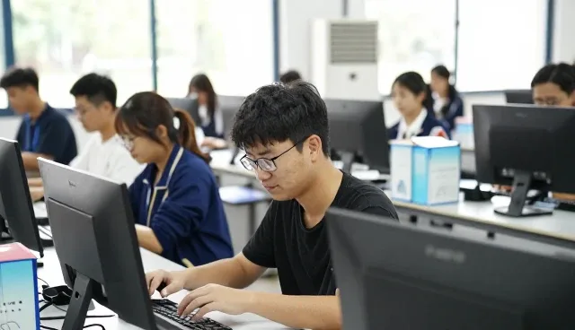 技术培训如何适配不同场景的性能需求